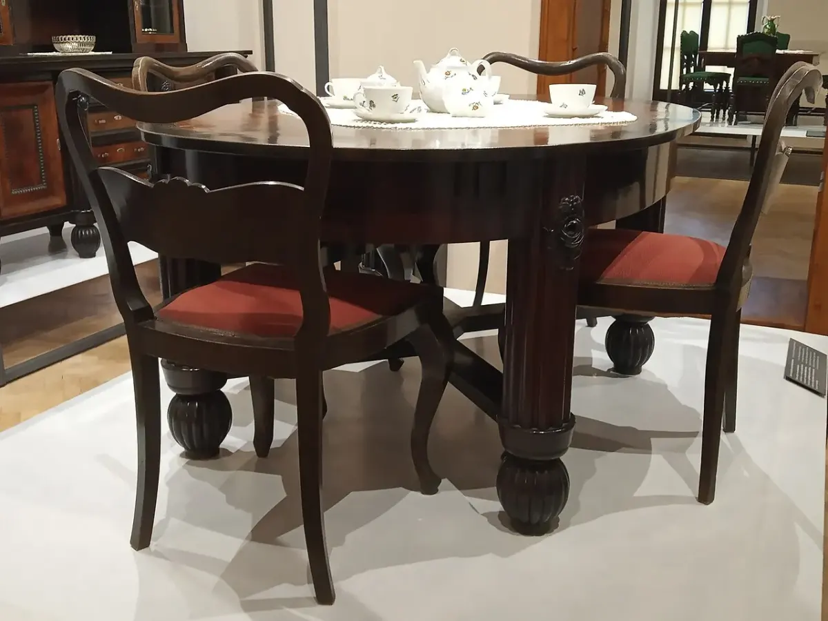 Antique-style 6-seater dining set, photo 1